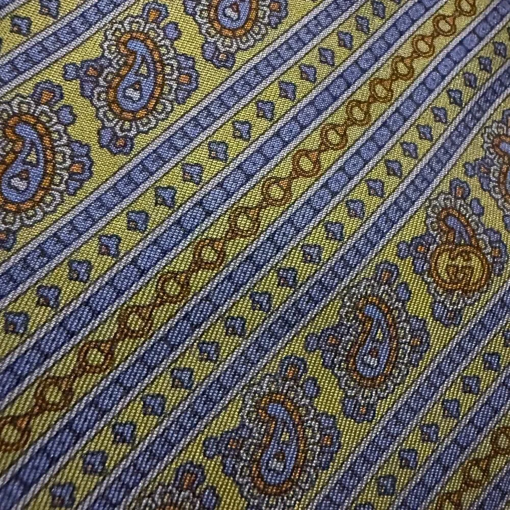 Gucci Accessory Collection 100% Silk Tie – Made in Italy Designer Necktie